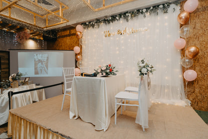 White Floral Solemnisation Table