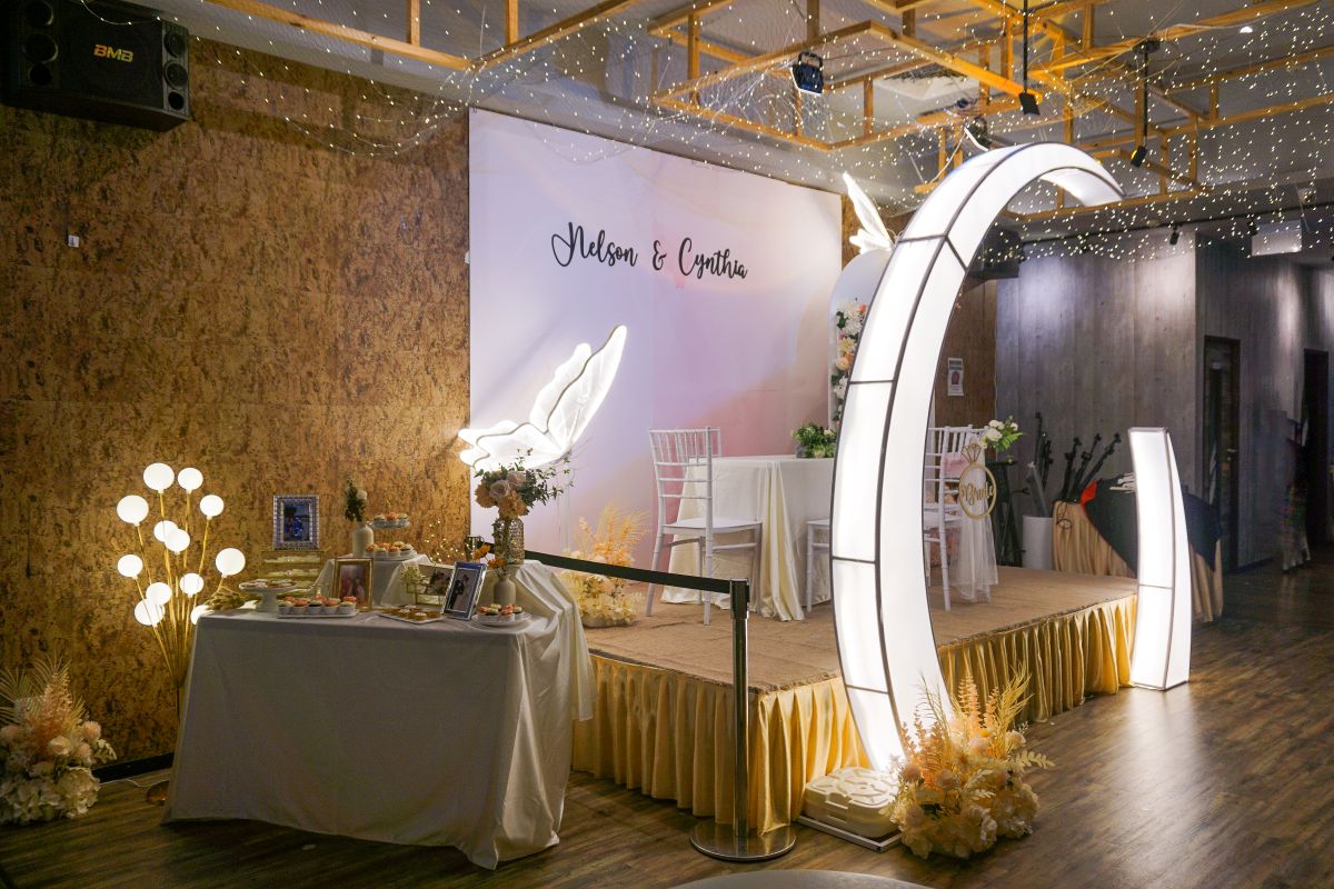 Crescent Moon Solemnisation Table