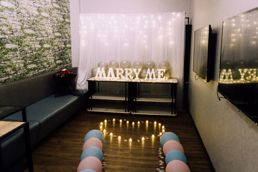 Simple Balloon Aisle Proposal Set